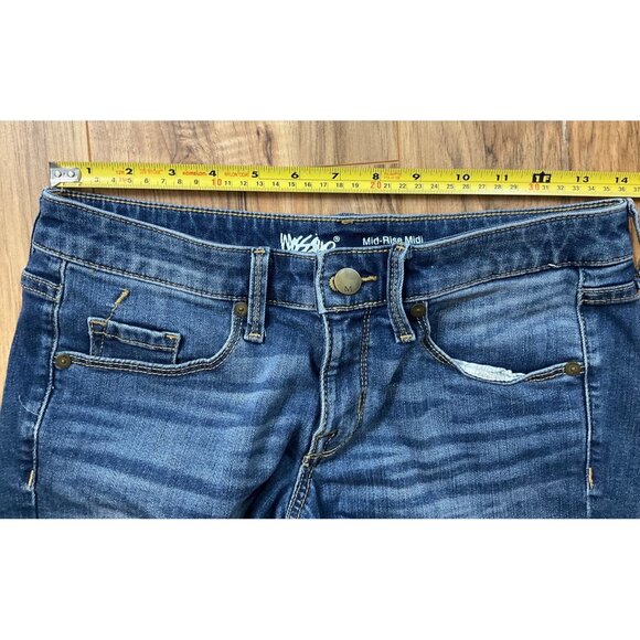 Mossimo Denim Mid Rise Midi Jean frayed Shorts Women's Size 2 - Picture 6 of 10